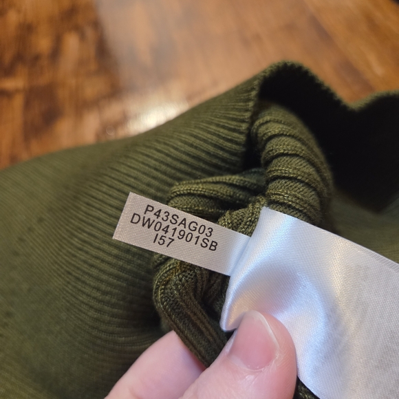 NWT DKNY Dark Olive Green Sweater Wkth Ink Swirl Patter Sleeves - Picture 6 of 8